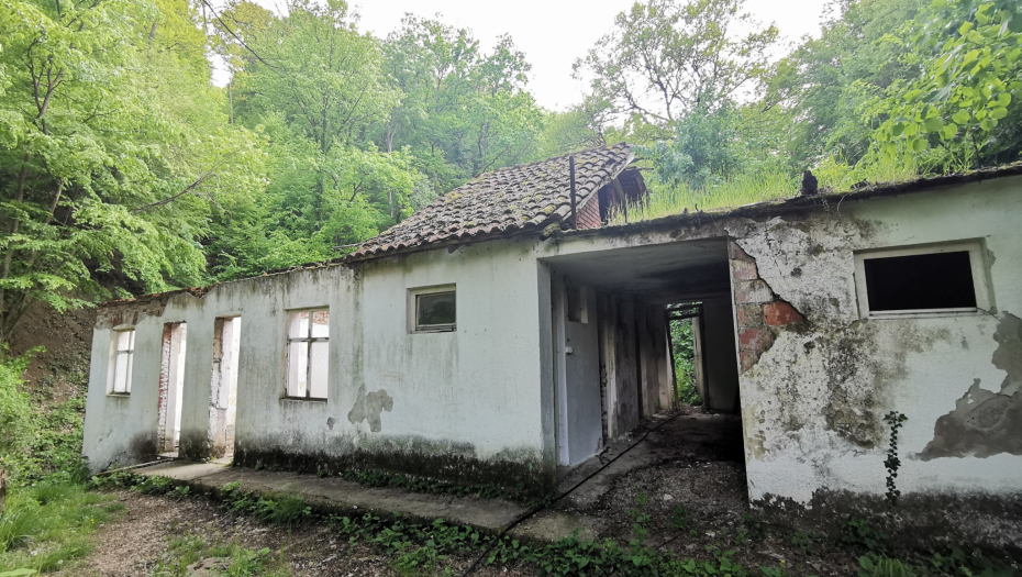 ČUDESNA BANJA IZMEĐU TRI SVETINJE U SRCU ŠUMADIJE U njoj se lečila i kneginja Ljubica, a sada propada