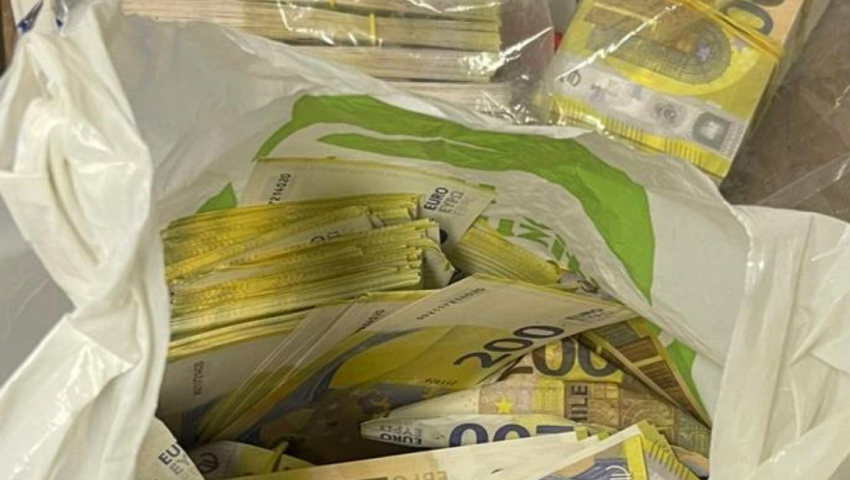 PODVALILI 200.000 LAŽNIH EVRA ZA KRIPTOVALUTE Policija uhapsila četiri prevaranta