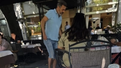 POSLE DEPORTACIJE IZ HRVATSKE, SERGEJ USLIKAN U CENTRU BEOGRADA Evo šta pije u podne ALO! PAPARAZZO