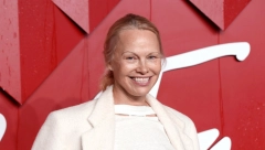 SVI UZDIŠU ZA PAMELOM ANDERSON Fatalna plavuša zablistala u zelenoj haljini kao nikada do sad, a tek kada joj vidite lice!