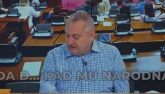 BEŽE OD VUČIĆA KAO ĐAVO OD KRSTA! Najviše se uplašio Srđan Milivojević: Počeo da muca kada su ga pitali treba li predsednik da dođe u Skupštinu!