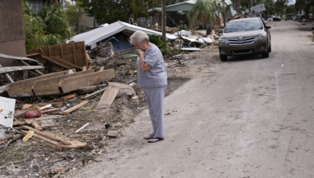 ''NIKAD NISAM VIDELA TOLIKO LJUDI BEZ KROVA NAD GLAVOM''! Letele im stvari svuda, uragan Helena RAZNEO sve! (FOTO)
