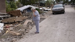 ''NIKAD NISAM VIDELA TOLIKO LJUDI BEZ KROVA NAD GLAVOM''! Letele im stvari svuda, uragan Helena RAZNEO sve! (FOTO)