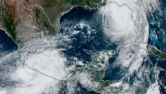 PLAVA MRLJA SNIMLJENA U OKU URAGANA KOJI KOSI AMERIKU! Ova ŽIVA bića su zarobljena u njemu!