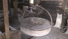OVAJ VODENIČKI KAMEN NAHRANIO NA HILJADE GLADNIH USTA, SAD JE TURISTIČKA ATRAKCIJA! Vodenica iz Ljiga stara tri veka, Radosavljevići se ne odriču sela, ni tradicije! (FOTO)