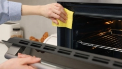 OČISTITE ŠPORET BEZ MUKE I RIBANJA Ovu namirnicu uglavnom koristite kad jedete picu, a sijaće se kao nov