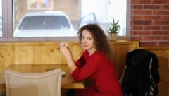 ŽENA POČELA ISPIRATI KOSU ZELENIM ČAJEM Oživela sam dosadne i suve vlasi, i nikad neću prestati