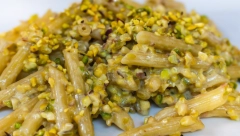 ITALIJANSKA PASTA SA PISTAĆIMA Savršen spoj različitih ukusa koji popravljaju dan u trenu, sipaćete tanjir više