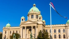 Saslušani osumnjičeni da su ispred Skupštine Srbije pokazivali simbol velike Albanije