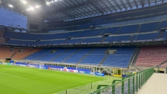 HAOS U MILANU Policija upala u sobe naših novinara, probudili ih, pa hitno tražili jednu stvar