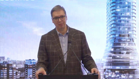 VUČIĆ SE OGLASIO VIDEO PORUKOM "Srećan sam i ponosan zbog svega što građani mogu da vide u Beogradu, našoj Srbiji" (VIDEO)