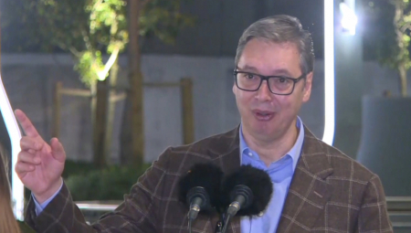 JEL' SE ŠALITE? NIJE TOLIKO GLUP... Vučić za Alo! o optužbama Đilasa da je on prodao NIS - Predsednik se nasmejao, nije verovao šta čuje