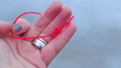 NOSITE CRVEN KONAC NA RUCI Nakon ovih reči vladike odmah ćete ga skinuti