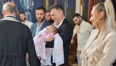 ON JE KRSTIO ĆERKU LUNE I MARKA Bio je u braku sa poznatom voditeljkom, nakon razvoda nestao iz javnosti!