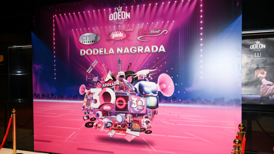 VEČE PUNO IZNENAĐENJA I EMOCIJA! City Records, Pink radio i Pink Music nagradili više od 30 izvođača, posebno priznanje za Mandića i Čorbu!