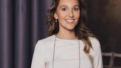 SAVRŠENI JESENJI KOMADI Jelena Đoković obukla najpopularnije pantalone ove sezone, u kojima svaka žena izgleda vitko