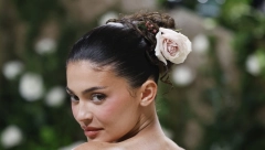 KAJLI DŽENER POSTALA MANEKENKA Prošetala pistom u crnoj balskoj haljini, sestra Kendal je pozelenela od ljubomore