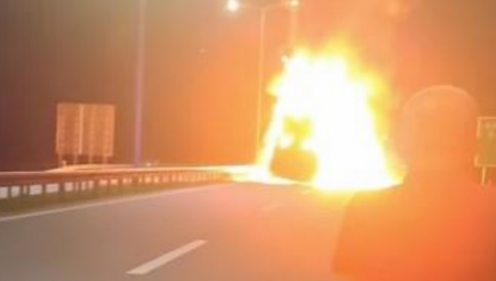 PLAMEN ZAHVATIO TURSKI KAMION Ljude posebno šokirala jedna stvar (VIDEO)