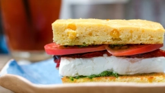 PALENTA SENDVIČI SOČNIJI OD KLASIČNIH Smažu se za tren oka, za savršen početak dana