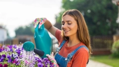 DODAJTE OVO U BILJKE I BIĆE NEUNIŠTIVE Prirodno đubrivo se pravi za čas, a čini čuda, potreban samo 1 sastojak