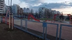 SKANDALOZAN NAPAD NA DETE U PARKU U BEOGRADU:  Starac nasrnuo na dečaka od pet godina u prisustvu majke i vikao da je BOKSER!