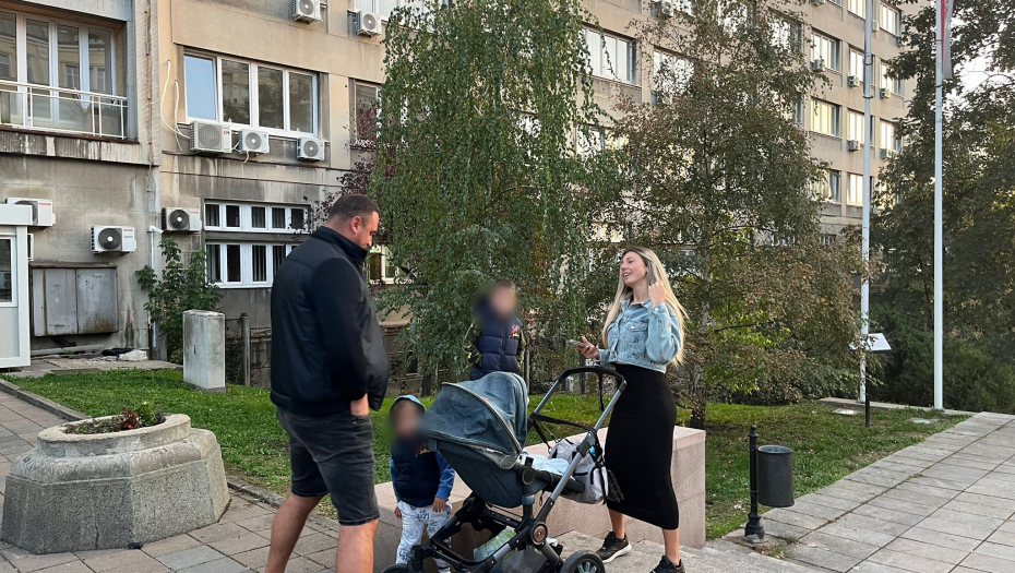 ALO! PAPARACO! Drama Alena Hadrovića u centru Beograda, nije krio nervozu pored dece i žene Maje (FOTO)