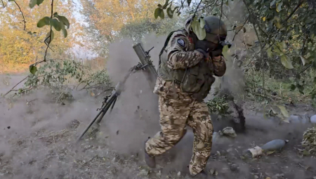 RUSI ISPALILI SMRTONOSNE RAKETE "Uništeno 12 oklopnih vozila"! Razoreno ukrajinsko skladište municije (FOTO/VIDEO)