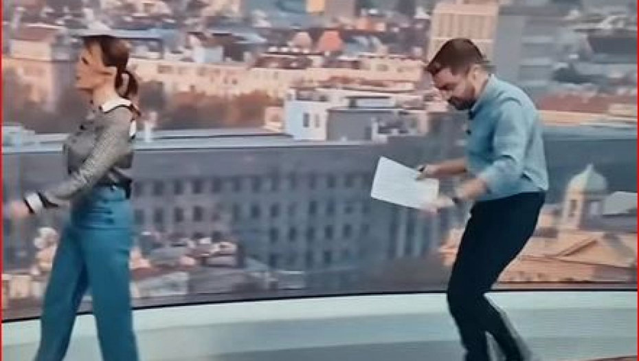 NEVIĐENI PEH U EMISIJI UŽIVO! Voditelj umalo pao na glavu, evo šta se desilo