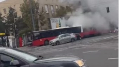 OPŠTI HAOS KOD VUKOVOG SPOMENIKA! Sudar više vozila, gusti dim se širi svuda!