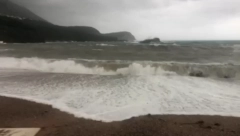 TRAGEDIJA KOD BUDVE Povukli su ga veliki talasi, niju mu bilo spasa