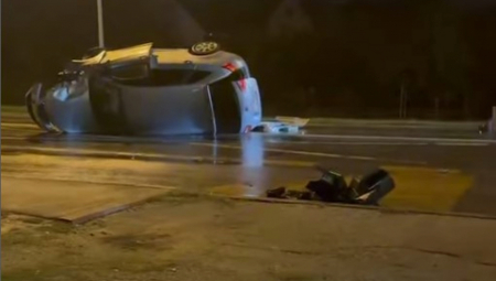 IZ PROVODA U BOLNICU Tri osobe su povređene kada se automobil prevrnuo (VIDEO)