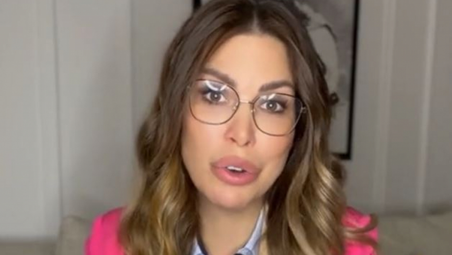 TETO, TETO, A JEL SAV OVAJ LUKSUZ TVOJ? A ODAKLE TETO? Olja Crnogorac se ogrnula dragocenostima, pa krenula da prosipa pamet narodu, a promaja duva li duva