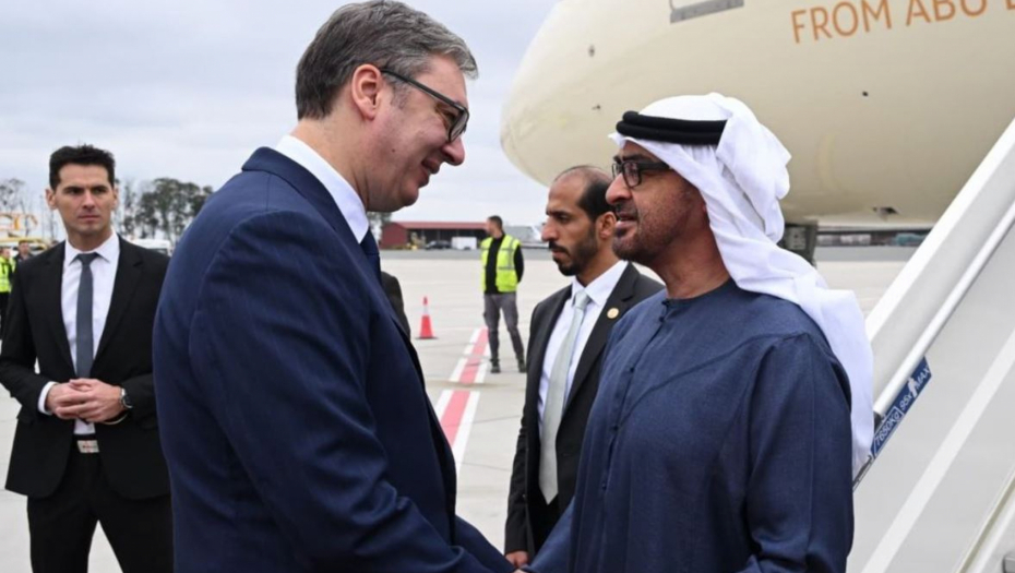 "SVET JE PRAZAN AKO NEMATE ISKRENOG PRIJATELJA" Srdačan pozdrav na aerodromu, predsednik Vučić dočekao šeika Muhameda bin Zajeda al Nahjana