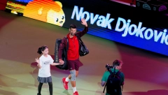 NOVAK NAPISAO MOĆNU PORUKU NA KAMERI POSLE MEČA Zbog ovog poteza srpskog tenisera je publika bila u delirijumu! (FOTO)