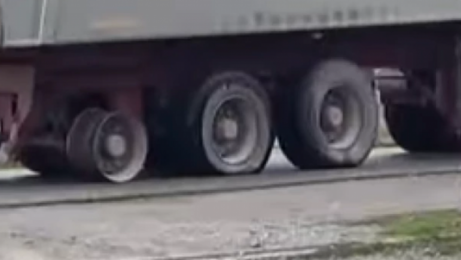 HAVARIJA U NAJAVI! Kamion bez gume na putu sa teretom: Građani BESNI! (VIDEO)