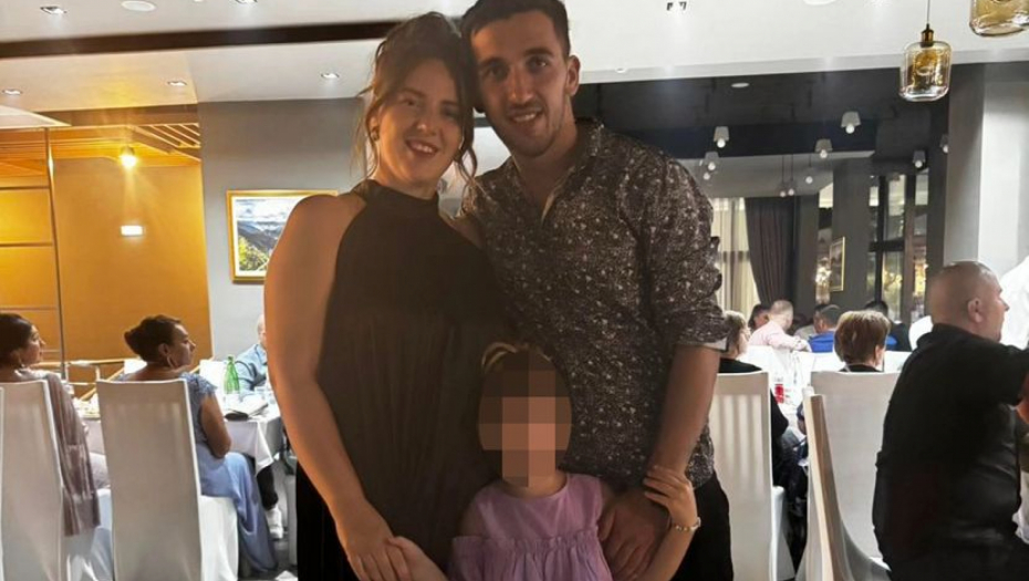 DINU JE SAMO ĆERKICA OSTALA NAKON ŠTO MU SE TRUDNA ŽENA UDAVILA U POPLAVI! Kuća im potpuno uništena: "Kako sad nastaviti dalje?!" (FOTO)