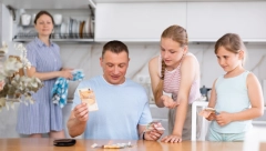 ISTINA ZA INFARKT Godinama rodbini slao novac iz Nemačke,a kada je došao u Srbiju imao je šta da vidi