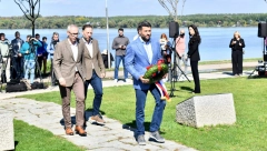ŠAPIĆ POLOŽIO VENAC NA SPOMENIK BRANIOCIMA BEOGRADA: Ponosni na heroje odbrane našeg grada 1915. godine (FOTO)