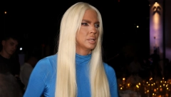 MAJKA MI JE UMIRALA, A NA NASLOVNIM STRANAMA JE BIO MOJ POLNI ORGAN! Karleuša kroz suze otkrila sve o ucenjivanju: Taj monstrum....