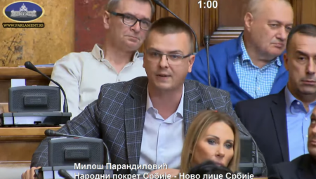 PARANDILOVIĆ BESNI PO SKUPŠTINI, PREDSEDNIKU PRETIO SMRĆU U OBRAĆANJU UŽIVO! ''Tako je radio i Milošević, pa znamo kako je završio''!