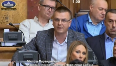 PARANDILOVIĆ BESNI PO SKUPŠTINI, PREDSEDNIKU PRETIO SMRĆU U OBRAĆANJU UŽIVO! ''Tako je radio i Milošević, pa znamo kako je završio''!