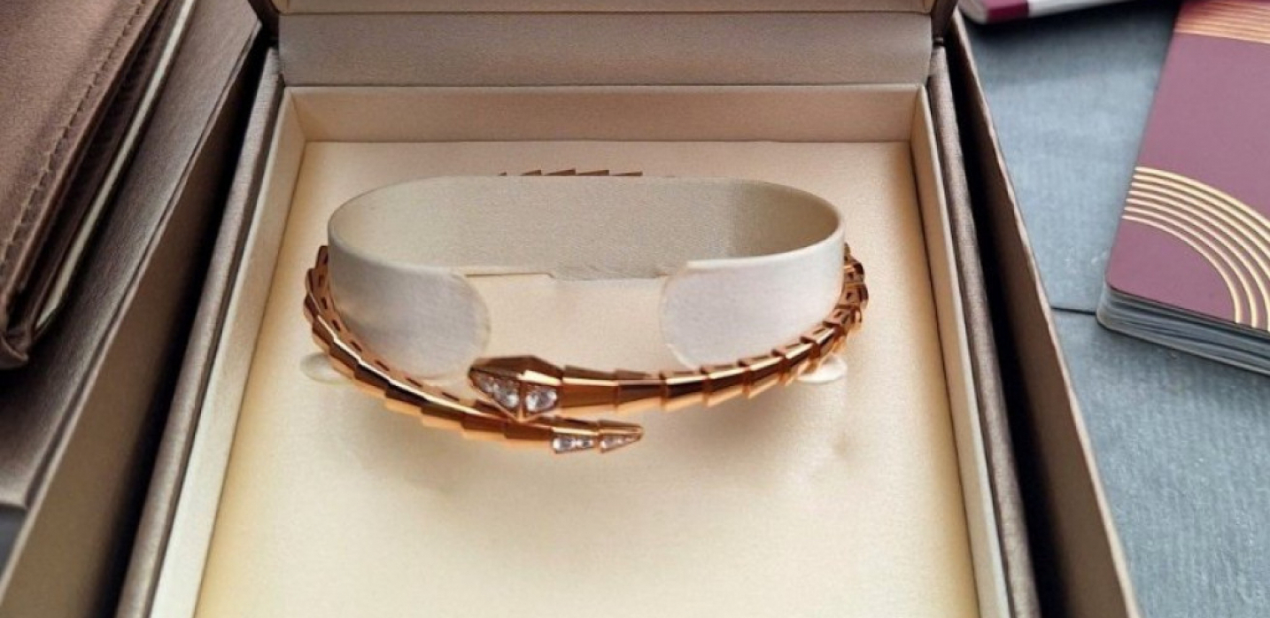 ŠOK NA GRANICI! Carinici zaplenili narukvicu "bulgari"  od 13.200 evra (FOTO)
