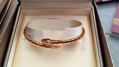 ŠOK NA GRANICI! Carinici zaplenili narukvicu "bulgari"  od 13.200 evra (FOTO)