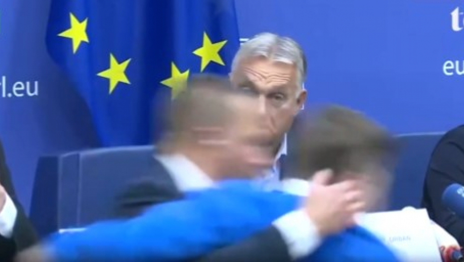 NAPAD NA ORBANA! Haos u Evropskom parlamentu: Mađar prekinuo konferenciju i vikao, obezbeđenje ga bacilo na pod