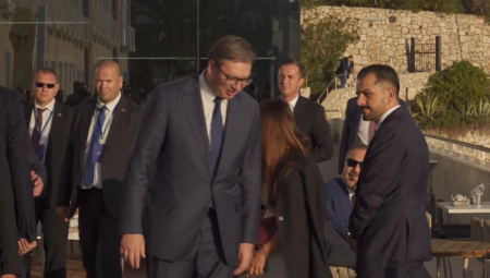 Hrvati ne mogu bez Vučića (VIDEO)