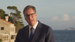 "NEĆEMO UVODITI SANKCIJE RUSIJI!" Aleksandar Vučić čvrsto odgovorio: "Stojim ovde pred vama glavom i bradom i ponosno predstavljam politiku RS"