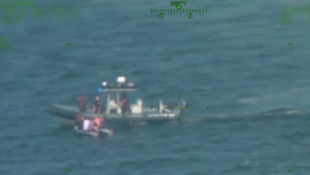 AVION SE SRUŠIO TOKOM EVAKUACIJE NA FLORIDI: Spasioci izvlačili ljude iz vode (VIDEO)