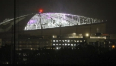 CEO SVET SE DIVIO NJEGOVOM KROVU Uragan uništio jedan od najlepših stadiona Amerike, izbegnuta epska katastrofa (VIDEO)