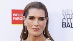 BRUK ŠILDS ,,UKRALA" MAMINU HALJINU Izgledala je kao princeza u elegantnom modelu, a ono što je rekla je šokiralo sve