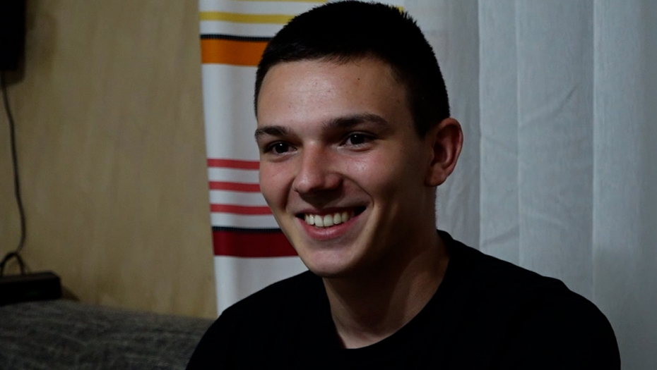 NIKOLU POGODIO ZALUTALI METAK ZBOG KOG JE OSTAO NEPOKRETAN Slučaj mladića iz okoline Priboja se ne pamti u regionu